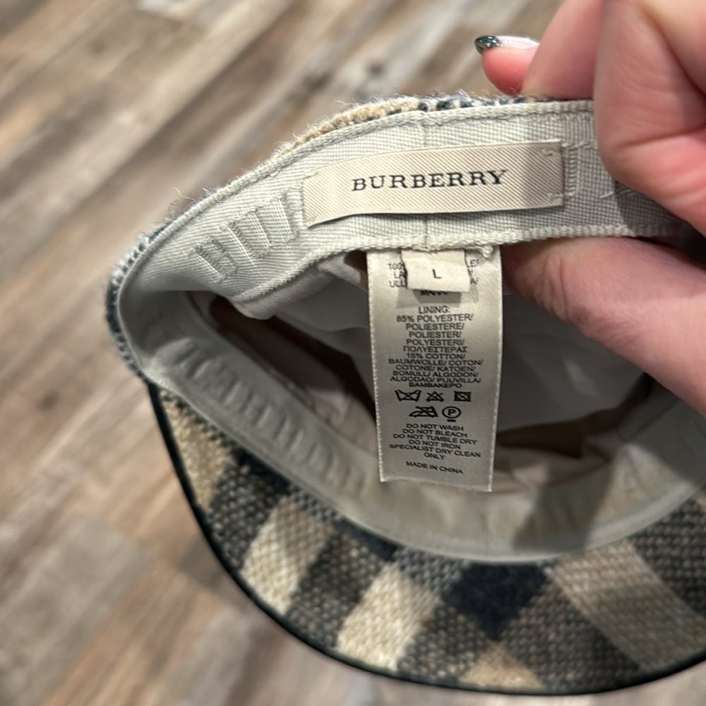 Burberry 100% wool hat in signature pattern, size L - Picture 3 of 9